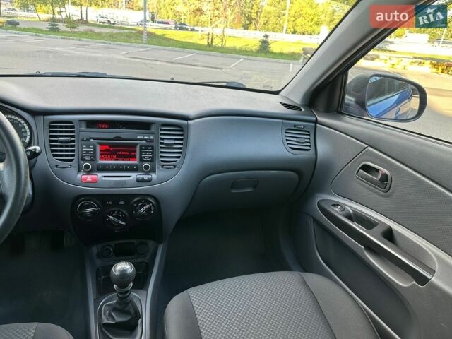 Синий Киа Рио, объемом двигателя 1.4 л и пробегом 88 тыс. км за 5250 $, фото 27 на Automoto.ua