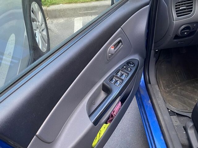 Синій Кіа Ріо, об'ємом двигуна 1.4 л та пробігом 88 тис. км за 6100 $, фото 7 на Automoto.ua
