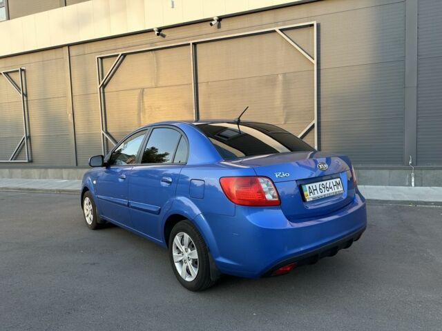 Синий Киа Рио, объемом двигателя 1.4 л и пробегом 88 тыс. км за 5530 $, фото 3 на Automoto.ua