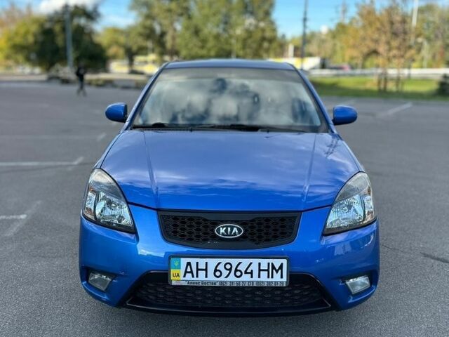 Синий Киа Рио, объемом двигателя 1.4 л и пробегом 88 тыс. км за 5250 $, фото 2 на Automoto.ua
