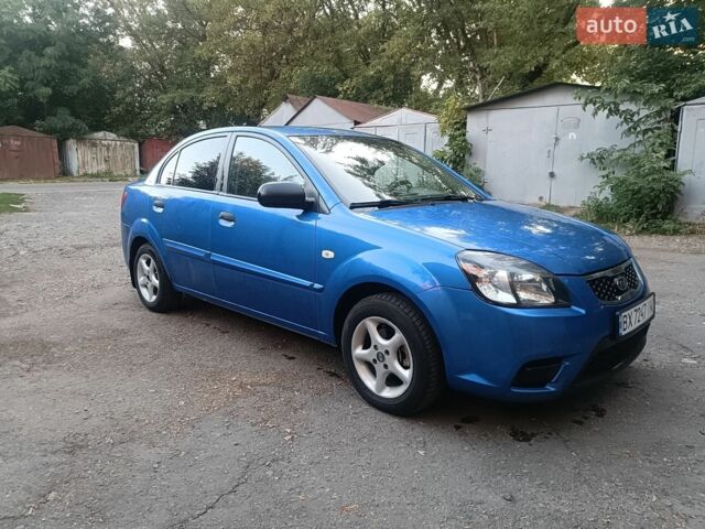 Синий Киа Рио, объемом двигателя 1.4 л и пробегом 215 тыс. км за 3390 $, фото 3 на Automoto.ua