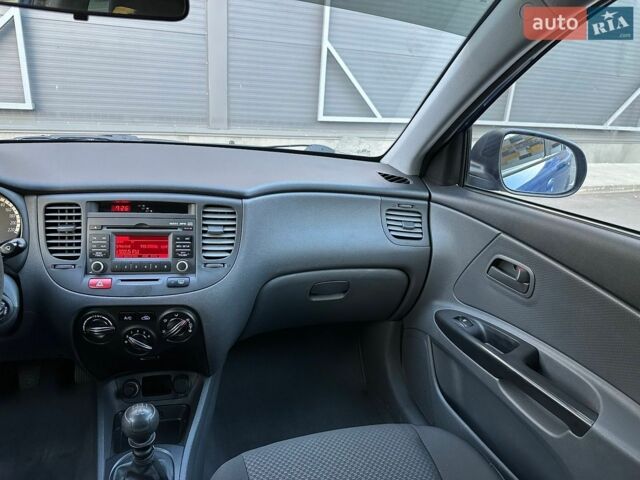 Синий Киа Рио, объемом двигателя 1.4 л и пробегом 88 тыс. км за 5990 $, фото 26 на Automoto.ua