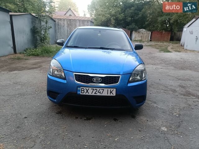 Синий Киа Рио, объемом двигателя 1.4 л и пробегом 215 тыс. км за 3390 $, фото 2 на Automoto.ua