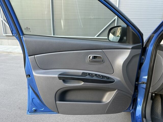 Синий Киа Рио, объемом двигателя 1.4 л и пробегом 88 тыс. км за 5530 $, фото 12 на Automoto.ua