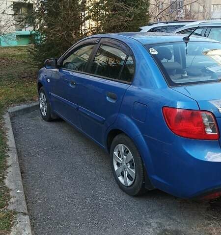 Синий Киа Рио, объемом двигателя 1.4 л и пробегом 211 тыс. км за 3600 $, фото 2 на Automoto.ua