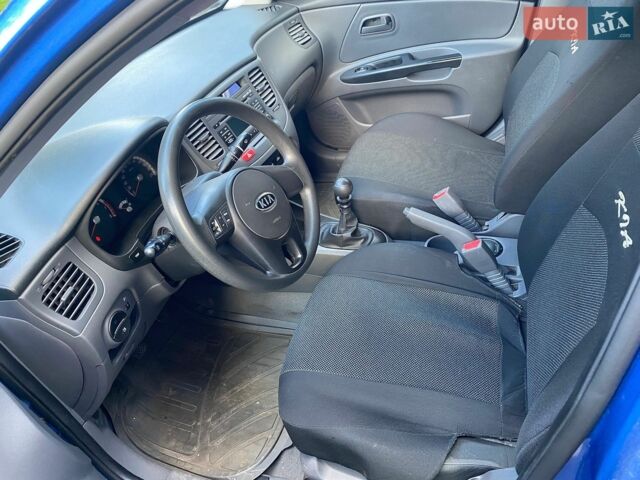 Синій Кіа Ріо, об'ємом двигуна 1.4 л та пробігом 88 тис. км за 6100 $, фото 15 на Automoto.ua