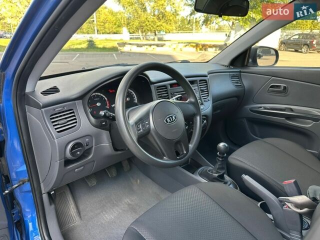 Синий Киа Рио, объемом двигателя 1.4 л и пробегом 88 тыс. км за 5250 $, фото 13 на Automoto.ua