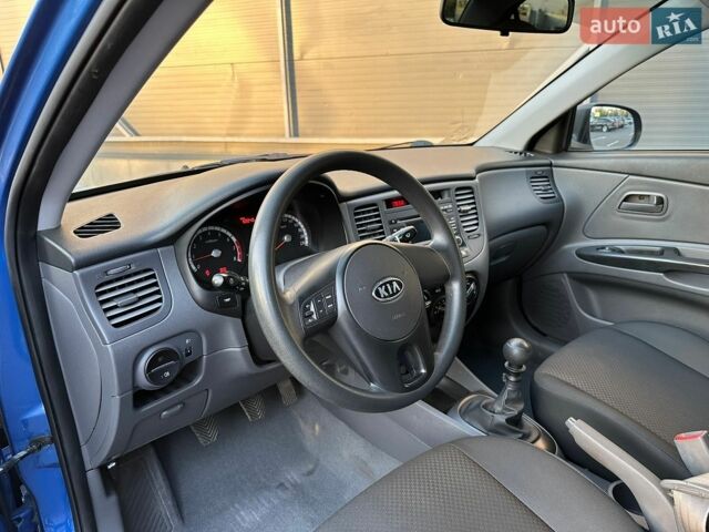 Синий Киа Рио, объемом двигателя 1.4 л и пробегом 88 тыс. км за 5990 $, фото 12 на Automoto.ua