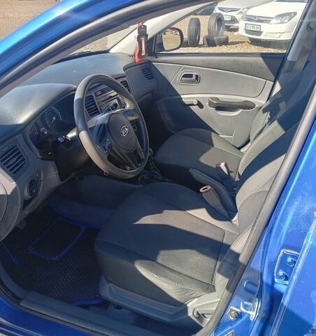 Синій Кіа Ріо, об'ємом двигуна 1.4 л та пробігом 211 тис. км за 3700 $, фото 4 на Automoto.ua