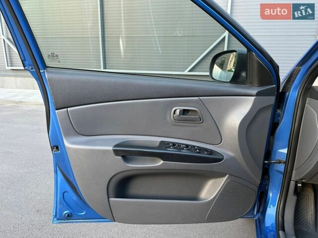 Синий Киа Рио, объемом двигателя 1.4 л и пробегом 88 тыс. км за 5990 $, фото 14 на Automoto.ua