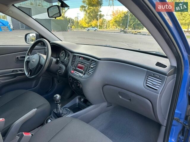 Синий Киа Рио, объемом двигателя 1.4 л и пробегом 88 тыс. км за 5250 $, фото 17 на Automoto.ua