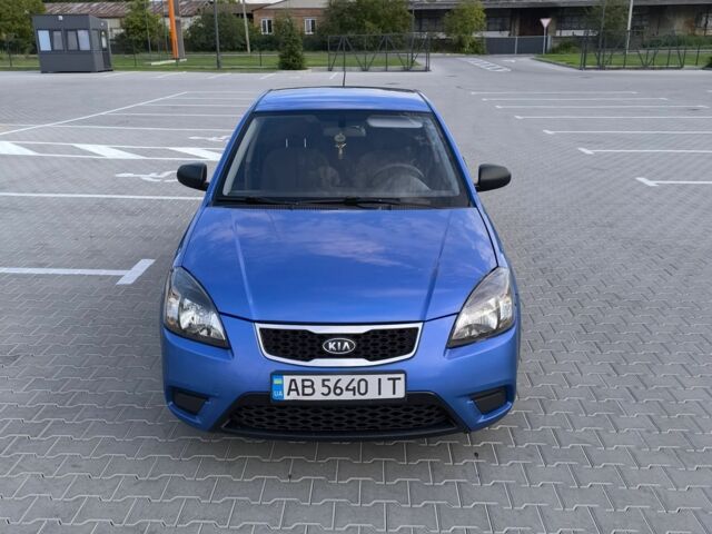 Синий Киа Рио, объемом двигателя 1.4 л и пробегом 220 тыс. км за 3799 $, фото 4 на Automoto.ua
