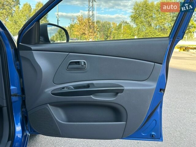 Синий Киа Рио, объемом двигателя 1.4 л и пробегом 88 тыс. км за 5250 $, фото 19 на Automoto.ua