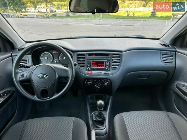 Синий Киа Рио, объемом двигателя 1.4 л и пробегом 88 тыс. км за 5250 $, фото 10 на Automoto.ua
