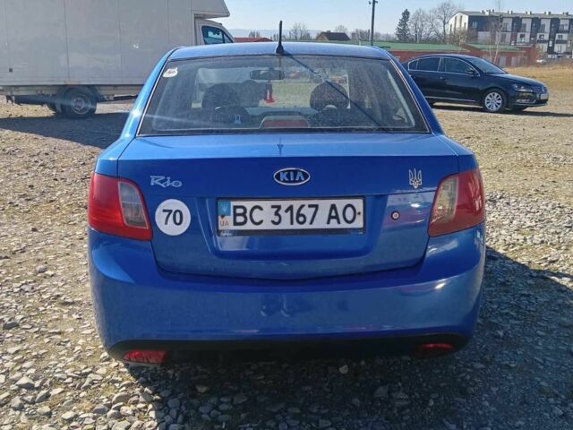 Синий Киа Рио, объемом двигателя 1.4 л и пробегом 211 тыс. км за 3700 $, фото 3 на Automoto.ua