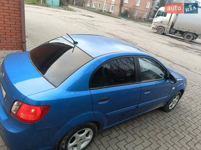 Синий Киа Рио, объемом двигателя 1.4 л и пробегом 215 тыс. км за 4650 $, фото 2 на Automoto.ua