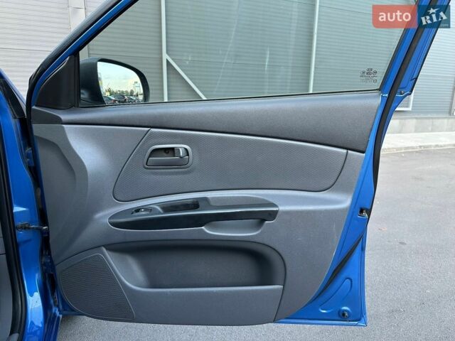 Синий Киа Рио, объемом двигателя 1.4 л и пробегом 88 тыс. км за 5990 $, фото 18 на Automoto.ua