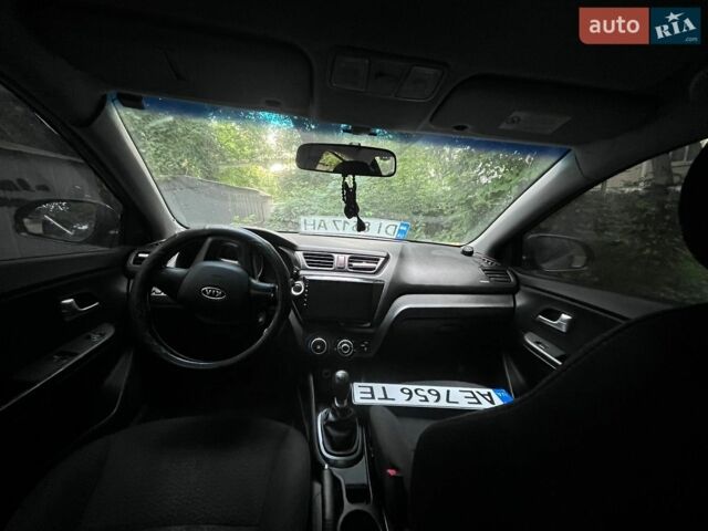 Синий Киа Рио, объемом двигателя 1.4 л и пробегом 130 тыс. км за 5500 $, фото 14 на Automoto.ua