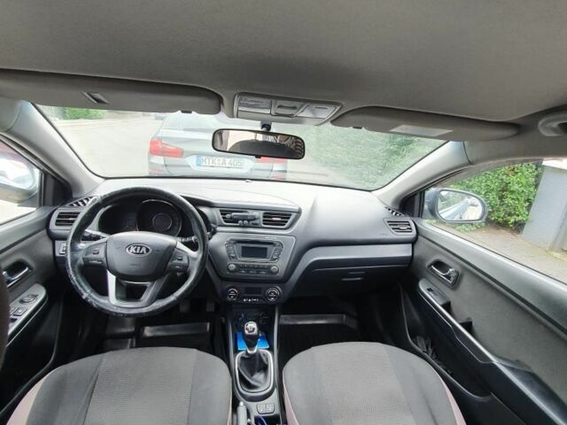 Синий Киа Рио, объемом двигателя 1.6 л и пробегом 150 тыс. км за 5056 $, фото 2 на Automoto.ua