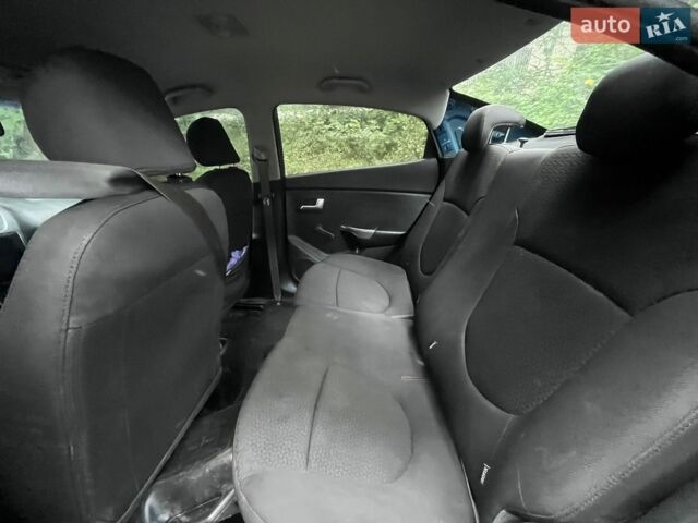 Синий Киа Рио, объемом двигателя 1.4 л и пробегом 130 тыс. км за 5500 $, фото 13 на Automoto.ua