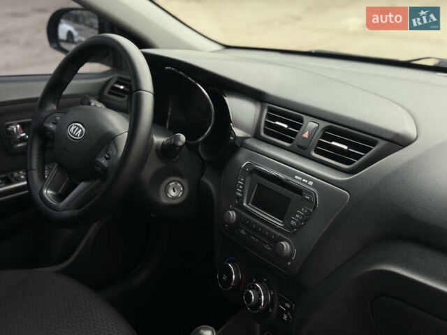 Синий Киа Рио, объемом двигателя 1.59 л и пробегом 163 тыс. км за 8300 $, фото 11 на Automoto.ua