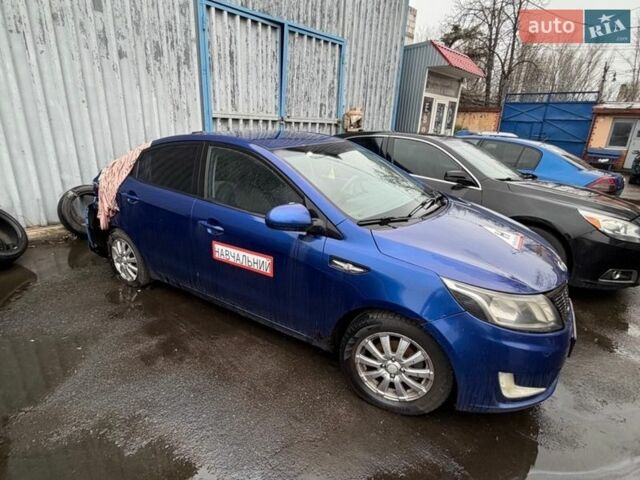 Синій Кіа Ріо, об'ємом двигуна 1.4 л та пробігом 235 тис. км за 2500 $, фото 13 на Automoto.ua