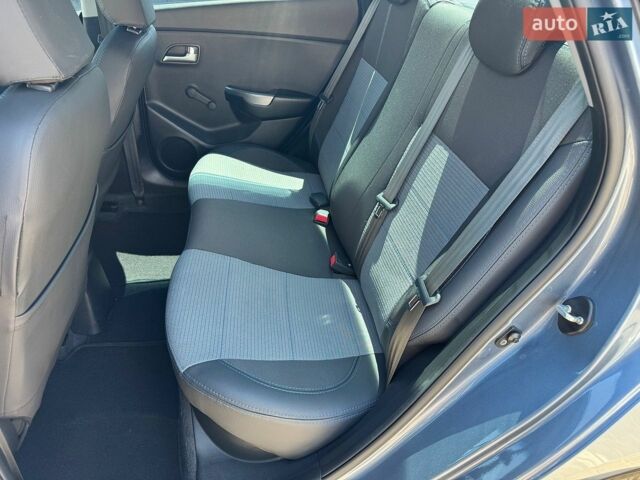 Синий Киа Рио, объемом двигателя 1.4 л и пробегом 216 тыс. км за 8500 $, фото 24 на Automoto.ua