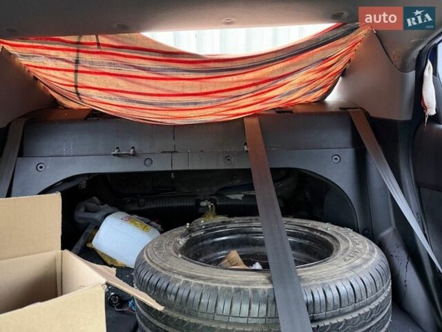 Синій Кіа Ріо, об'ємом двигуна 1.4 л та пробігом 235 тис. км за 2500 $, фото 4 на Automoto.ua