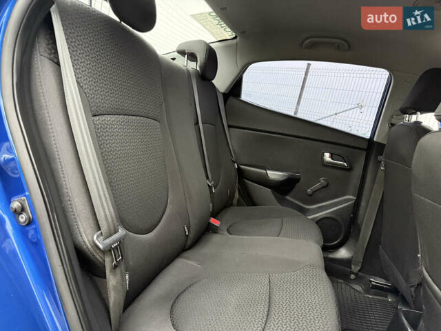 Синій Кіа Ріо, об'ємом двигуна 1.4 л та пробігом 187 тис. км за 6750 $, фото 23 на Automoto.ua