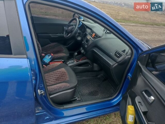 Синий Киа Рио, объемом двигателя 1.59 л и пробегом 161 тыс. км за 7700 $, фото 3 на Automoto.ua