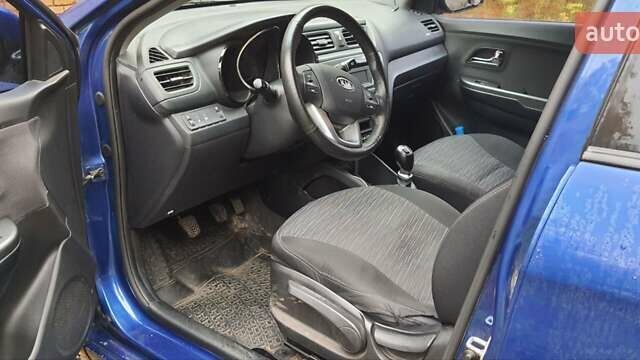 Синій Кіа Ріо, об'ємом двигуна 1.6 л та пробігом 222 тис. км за 5500 $, фото 5 на Automoto.ua