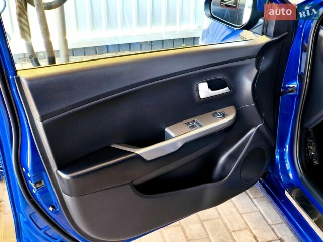 Синий Киа Рио, объемом двигателя 1.4 л и пробегом 129 тыс. км за 7600 $, фото 23 на Automoto.ua