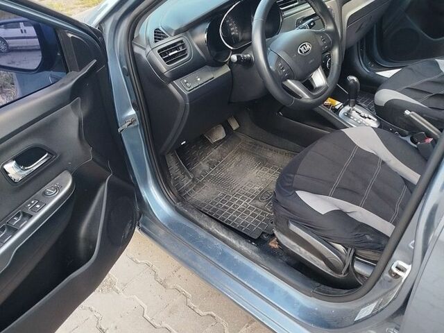 Синій Кіа Ріо, об'ємом двигуна 1.59 л та пробігом 145 тис. км за 7500 $, фото 9 на Automoto.ua