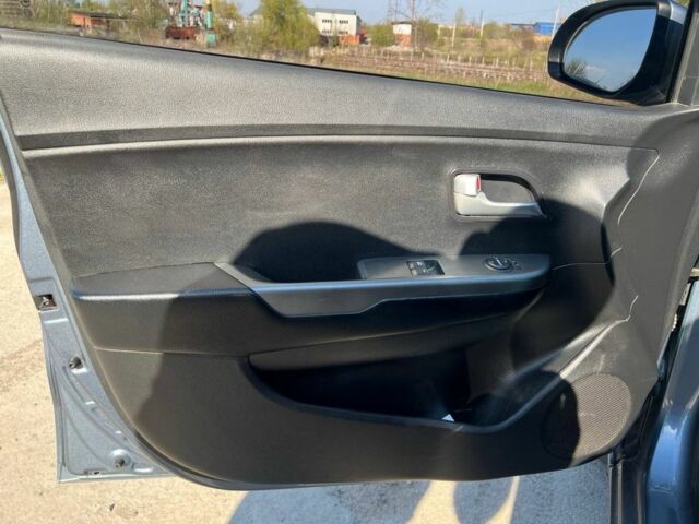Синій Кіа Ріо, об'ємом двигуна 0 л та пробігом 120 тис. км за 6499 $, фото 15 на Automoto.ua