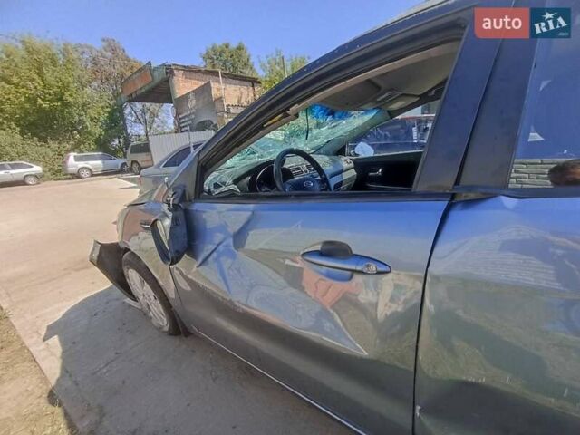 Синий Киа Рио, объемом двигателя 1.59 л и пробегом 155 тыс. км за 2000 $, фото 3 на Automoto.ua