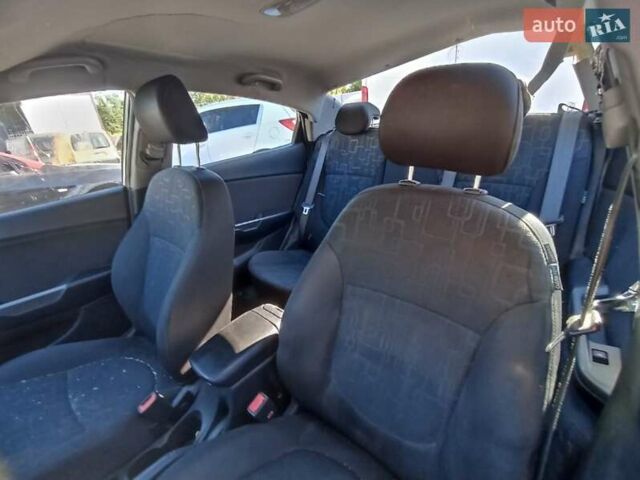 Синий Киа Рио, объемом двигателя 1.59 л и пробегом 155 тыс. км за 2000 $, фото 5 на Automoto.ua