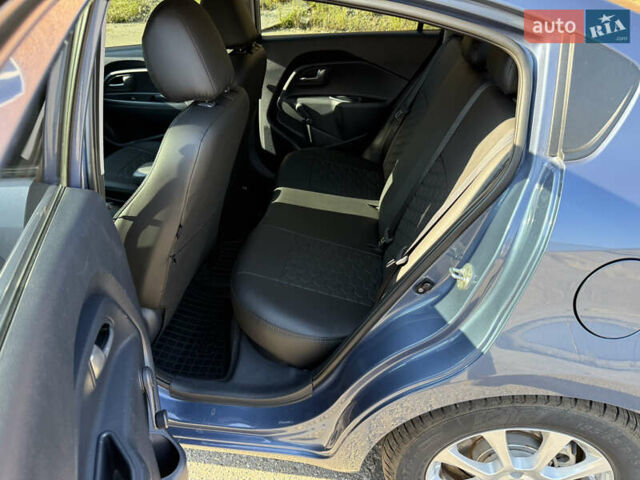 Синій Кіа Ріо, об'ємом двигуна 1.4 л та пробігом 101 тис. км за 9700 $, фото 14 на Automoto.ua
