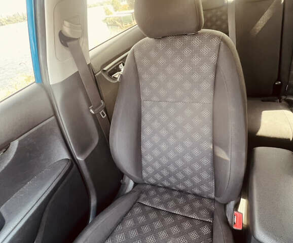 Синий Киа Рио, объемом двигателя 1.6 л и пробегом 87 тыс. км за 12300 $, фото 2 на Automoto.ua