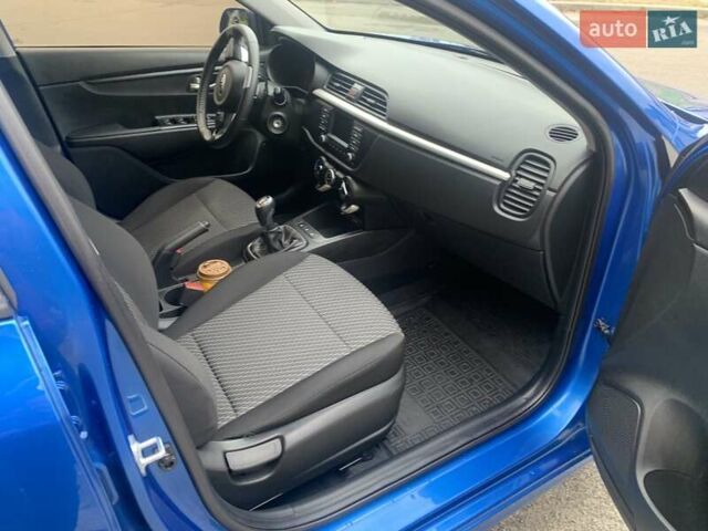 Синий Киа Рио, объемом двигателя 1.37 л и пробегом 60 тыс. км за 12800 $, фото 11 на Automoto.ua