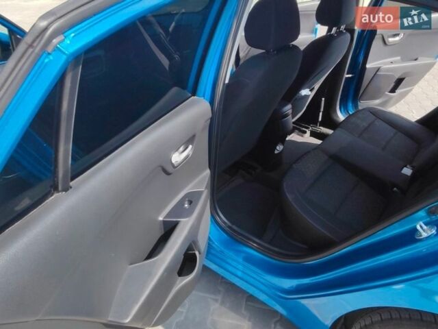Синій Кіа Ріо, об'ємом двигуна 1.59 л та пробігом 40 тис. км за 14000 $, фото 7 на Automoto.ua