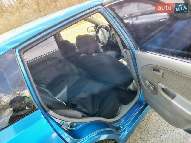 Синий Киа Рио, объемом двигателя 1.49 л и пробегом 220 тыс. км за 2100 $, фото 2 на Automoto.ua