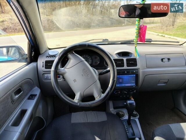Синий Киа Рио, объемом двигателя 1.49 л и пробегом 220 тыс. км за 2100 $, фото 3 на Automoto.ua