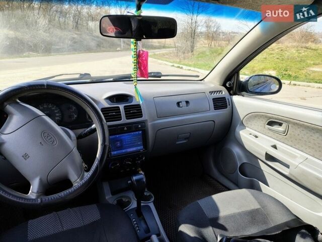 Синий Киа Рио, объемом двигателя 1.49 л и пробегом 220 тыс. км за 2100 $, фото 4 на Automoto.ua