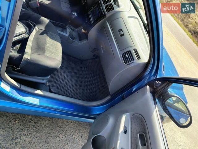 Синий Киа Рио, объемом двигателя 1.49 л и пробегом 220 тыс. км за 2100 $, фото 1 на Automoto.ua