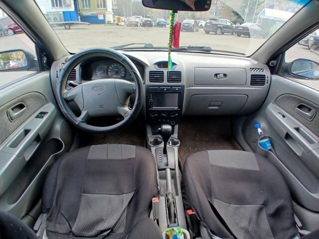 Синий Киа Рио, объемом двигателя 1.5 л и пробегом 250 тыс. км за 1900 $, фото 7 на Automoto.ua