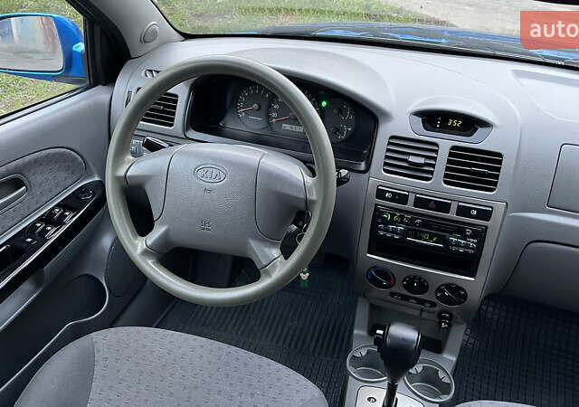 Синій Кіа Ріо, об'ємом двигуна 1.49 л та пробігом 167 тис. км за 4700 $, фото 39 на Automoto.ua