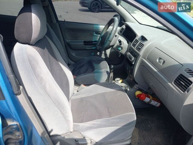 Синий Киа Рио, объемом двигателя 1.34 л и пробегом 262 тыс. км за 2600 $, фото 12 на Automoto.ua