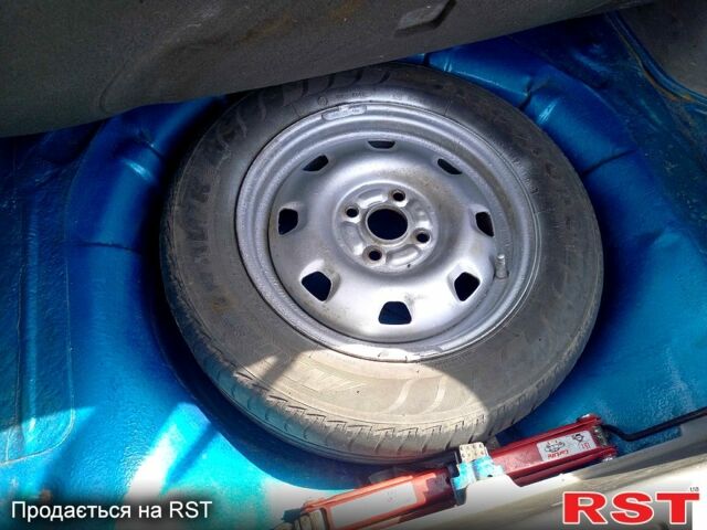 Синій Кіа Ріо, об'ємом двигуна 1.4 л та пробігом 262 тис. км за 2600 $, фото 8 на Automoto.ua
