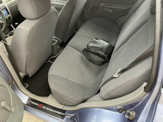 Синий Киа Рио, объемом двигателя 1.3 л и пробегом 270 тыс. км за 2800 $, фото 16 на Automoto.ua