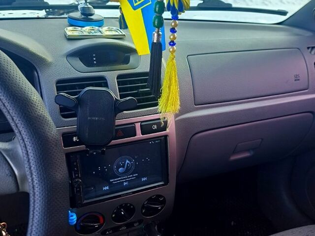 Синій Кіа Ріо, об'ємом двигуна 1.3 л та пробігом 239 тис. км за 2600 $, фото 6 на Automoto.ua